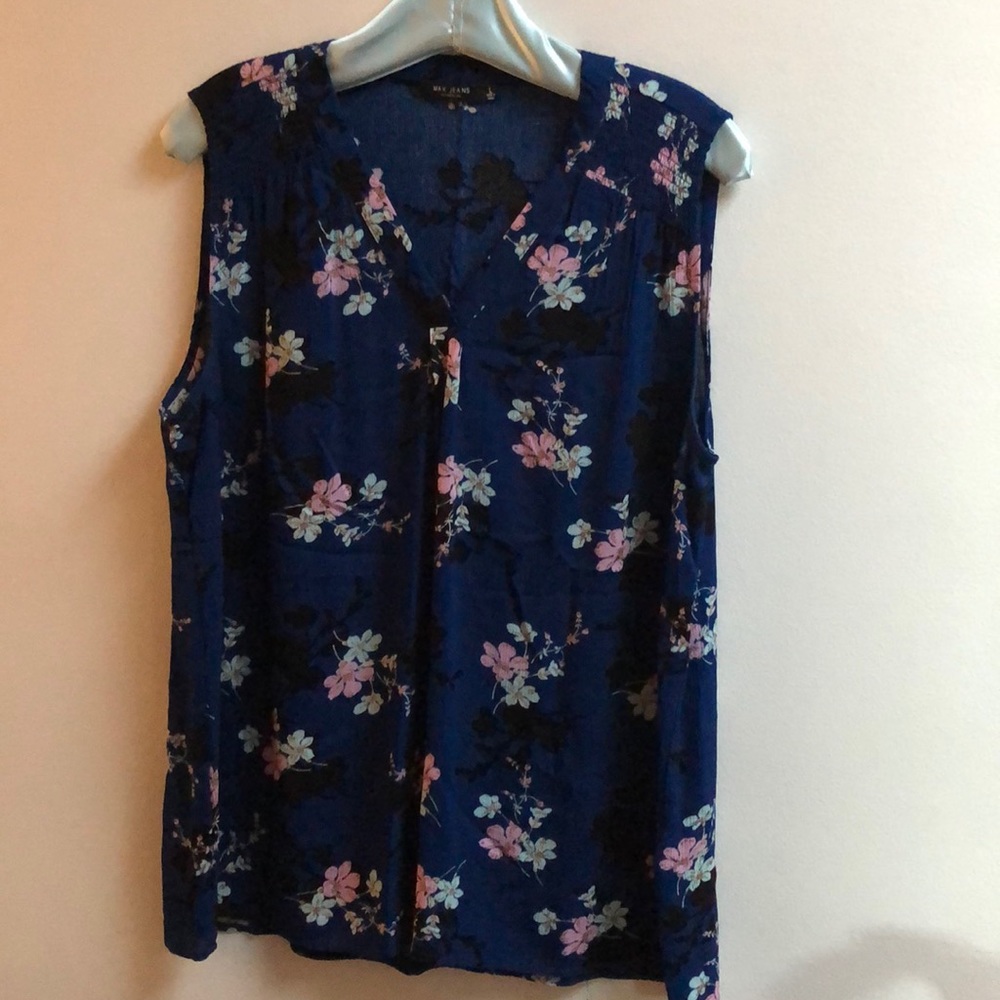 Women’s sleeveless blouse